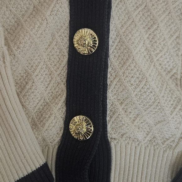 CHANEL Cream and Black Cardigan - Picture 5 of 8